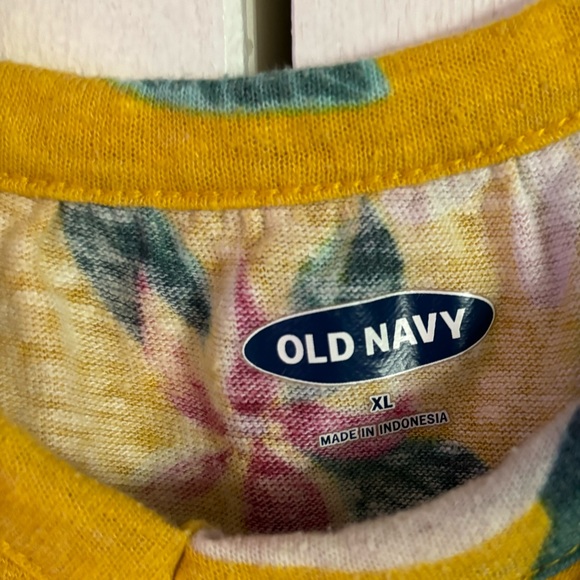 3/$15- Xl old navy yellow tropical flower print tank top - Picture 2 of 2